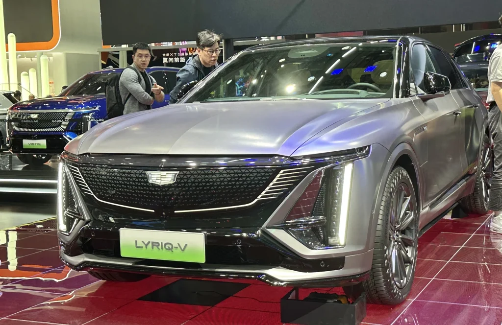 2025년 상하이 모터쇼의 Cadillac LYRIQ-V 전시차. 호주 MY27 현지 판매 차량 사진은 아님.