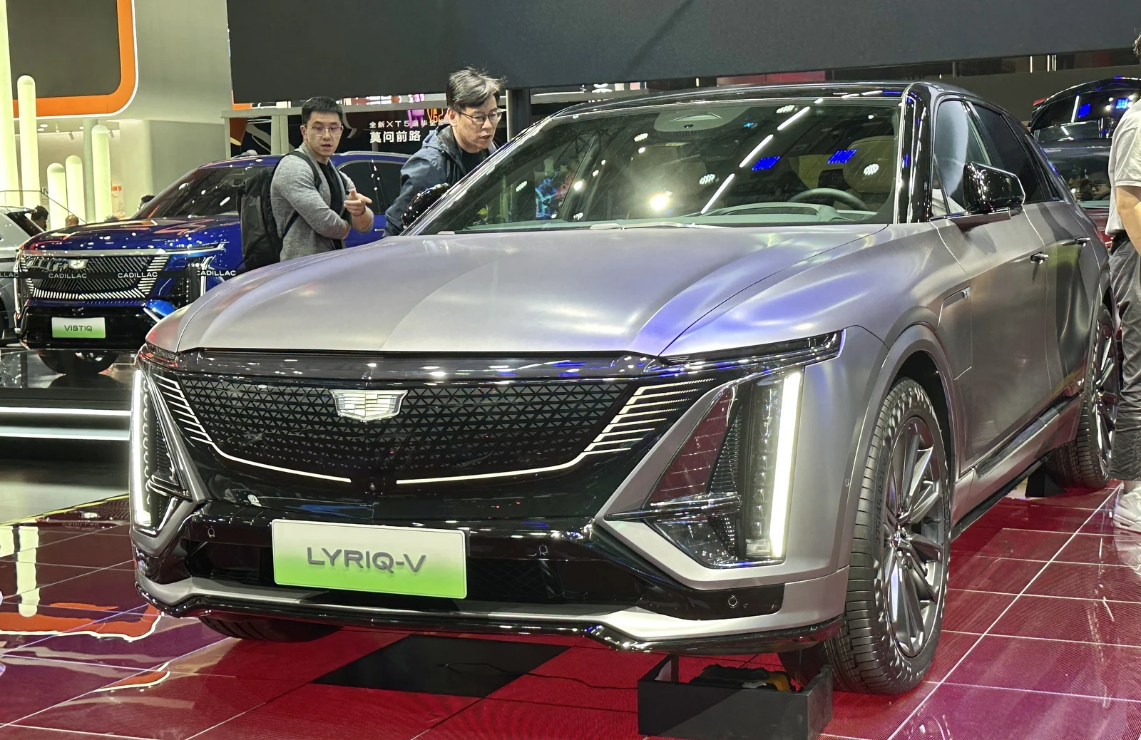 2025년 상하이 모터쇼의 Cadillac LYRIQ-V 전시차. 호주 MY27 현지 판매 차량 사진은 아님.
